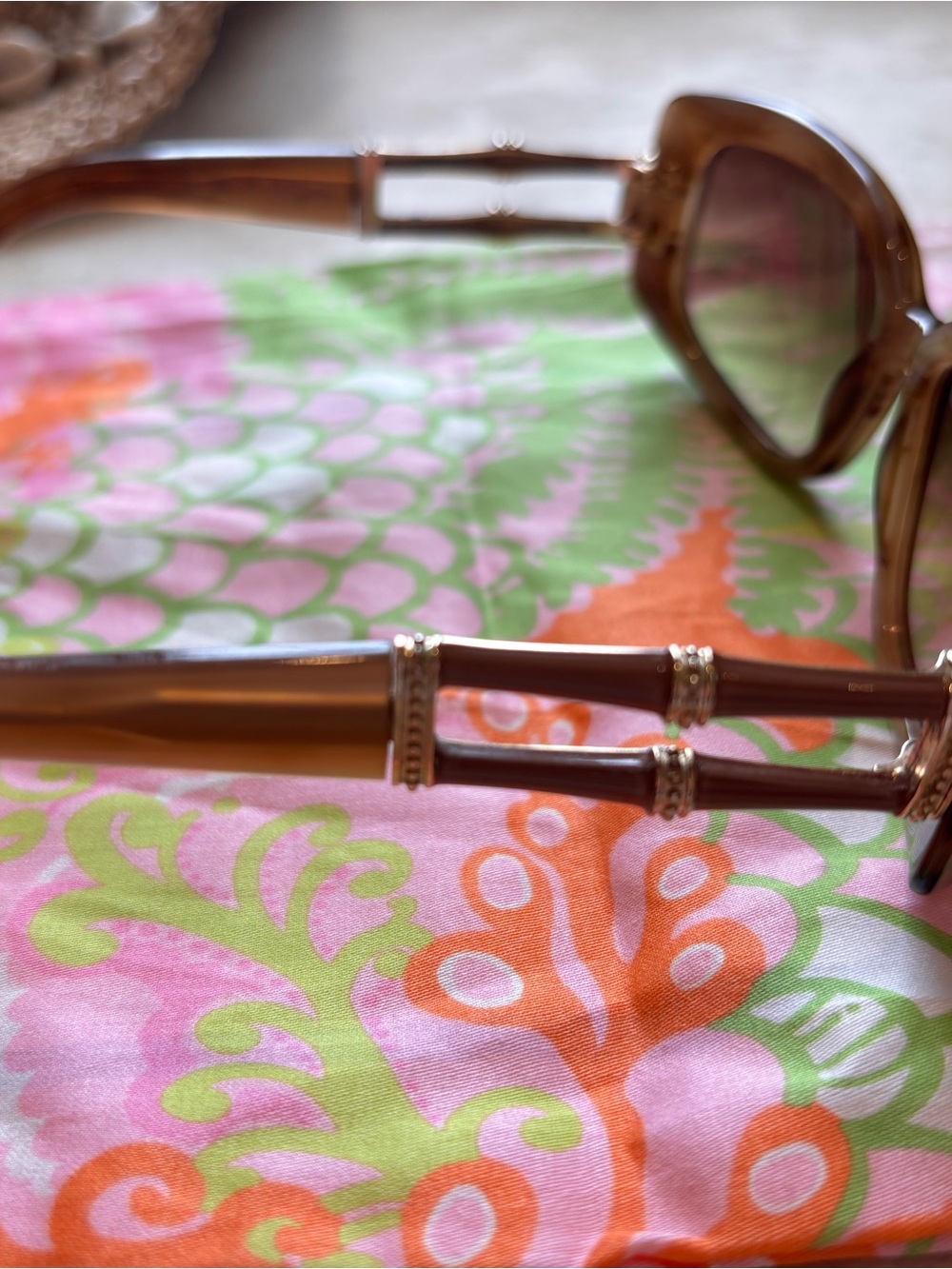 Tommy Bahama Natural Straw Hat with Shell Bead Trim with Lilly Pulitzer Sunglass - Picture 8 of 9